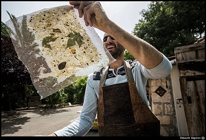 חצר תות נייר